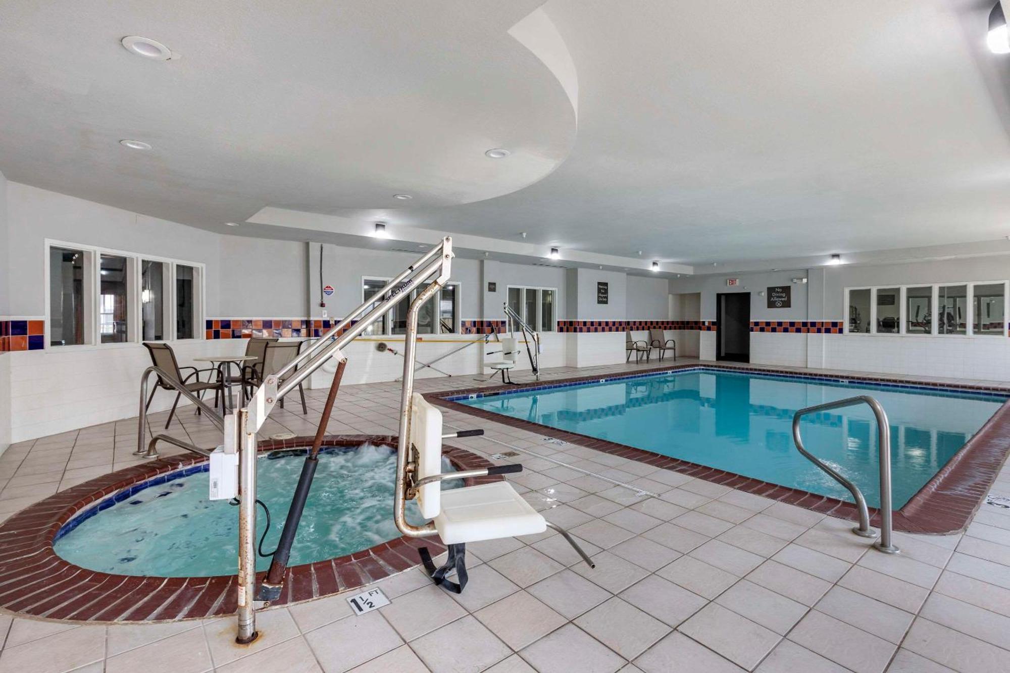 Quality Inn & Suites I-35 E-Walnut Hill Dallas Luaran gambar