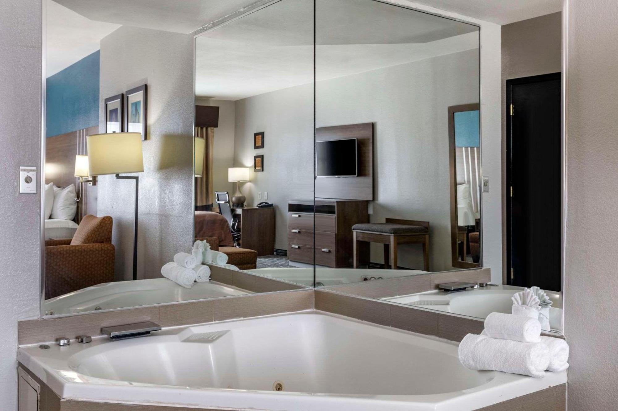 Quality Inn & Suites I-35 E-Walnut Hill Dallas Luaran gambar