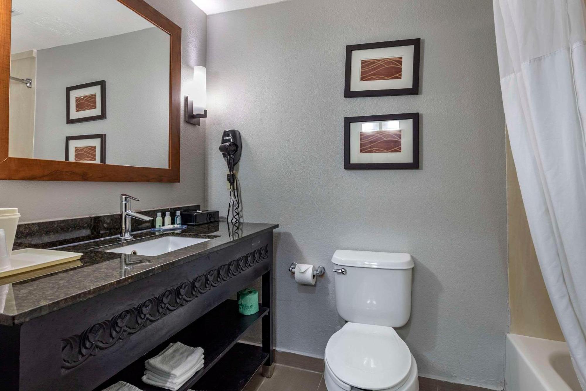 Quality Inn & Suites I-35 E-Walnut Hill Dallas Luaran gambar