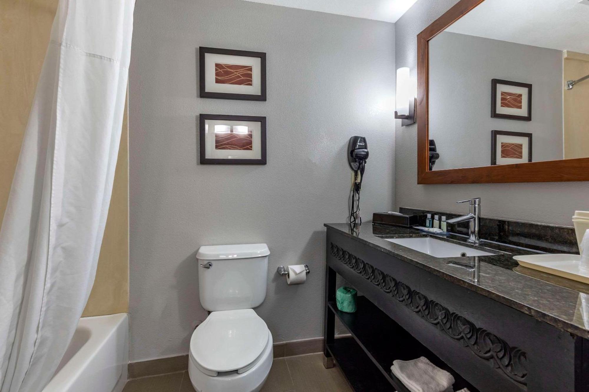 Quality Inn & Suites I-35 E-Walnut Hill Dallas Luaran gambar