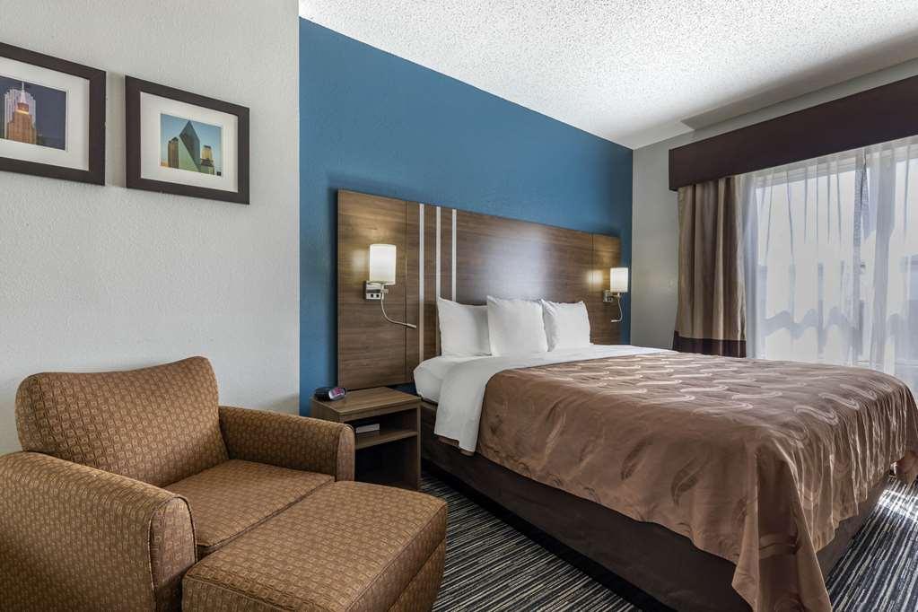 Quality Inn & Suites I-35 E-Walnut Hill Dallas Bilik gambar